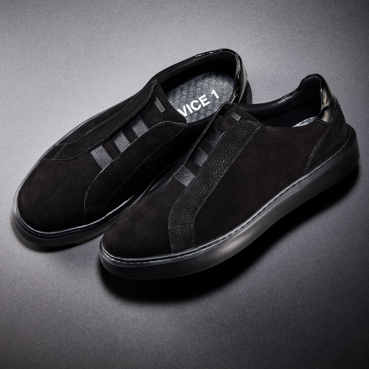 QUICK NERO NUBUCK 黒いヌバックシューズを上から捉えたディテール