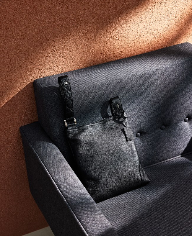MCFC TWIST MINI HANDBAG ブラックのメインビジュアル