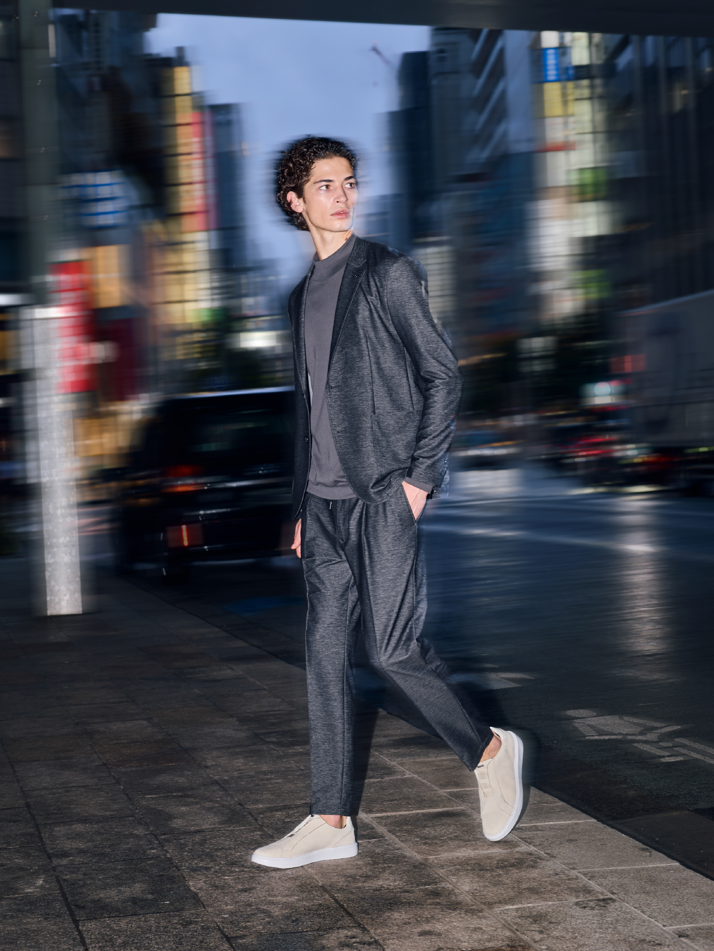 DEVICE 1 QUICK NUBUCK とジャケット・パンツ・カットソーの着用カット